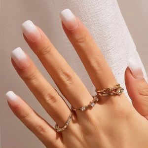 NWT- SHEIN 24pcs Short Square Press On Nails, White Ombre
